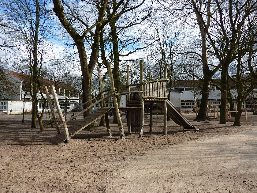 Schulhof 2020 05